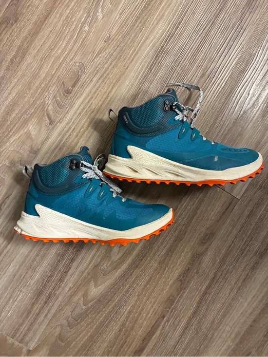 Keen Shoes - Keen Teal Trail Sneakers with Orange Outsole